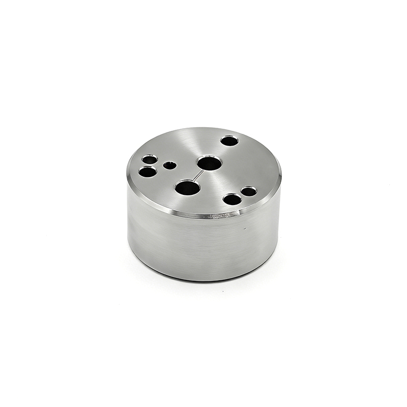 带标记的不锈钢 CNC 加工件 - 相关CNC加工零件